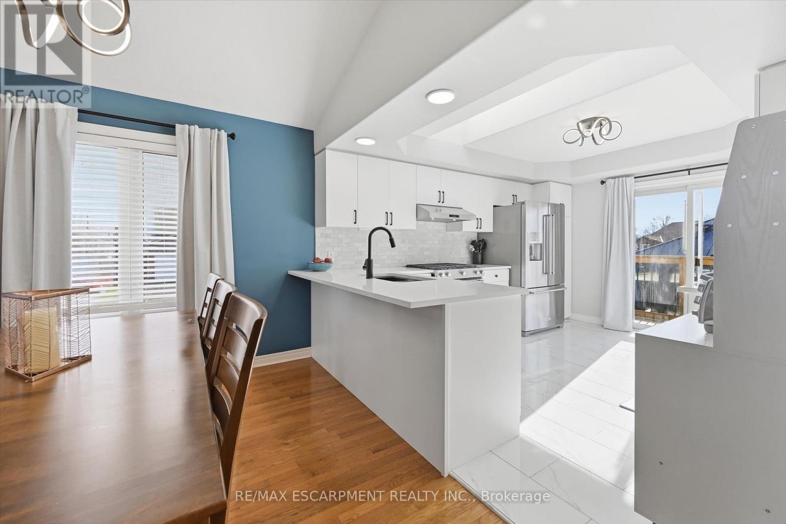 344 St. Lawrence Drive, Welland, Ontario  L3C 7H7 - Photo 11 - X12554148