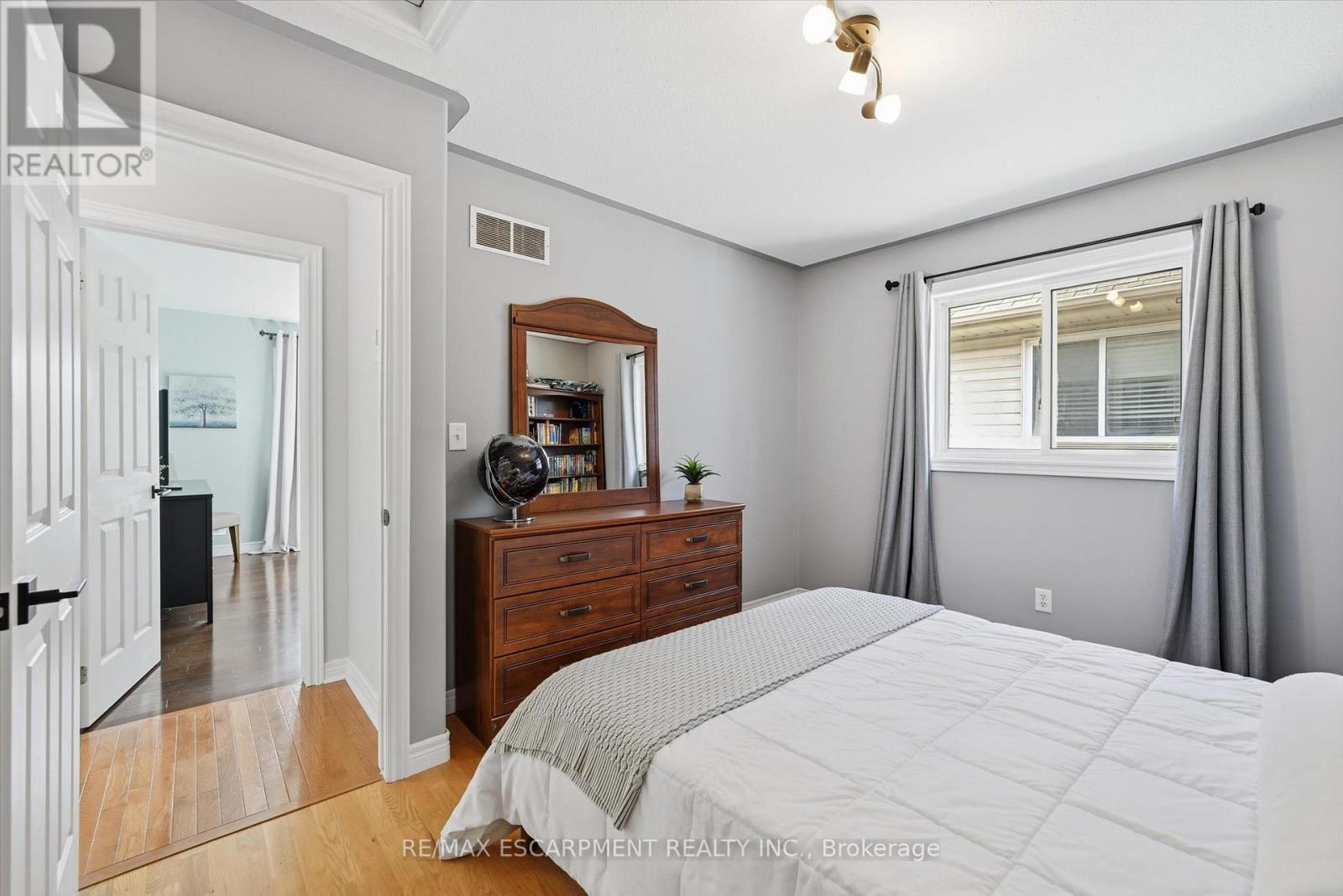 344 St. Lawrence Drive, Welland, Ontario  L3C 7H7 - Photo 19 - X12554148