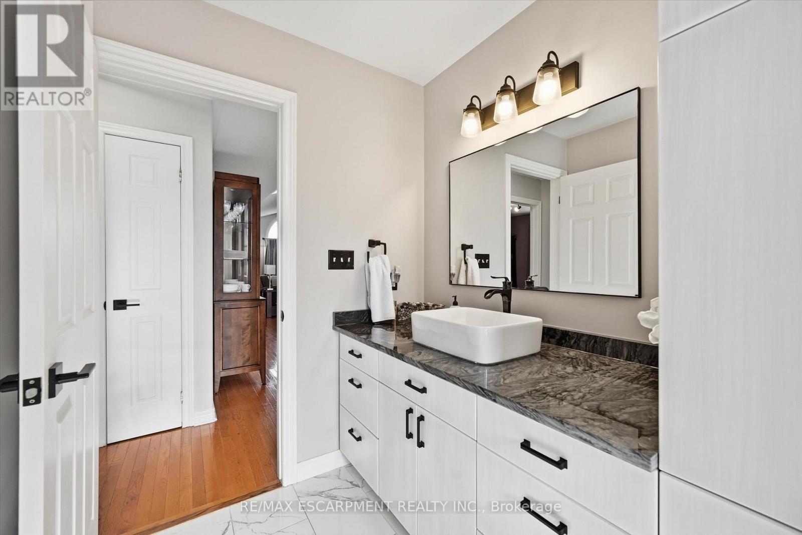 344 St. Lawrence Drive, Welland, Ontario  L3C 7H7 - Photo 24 - X12554148