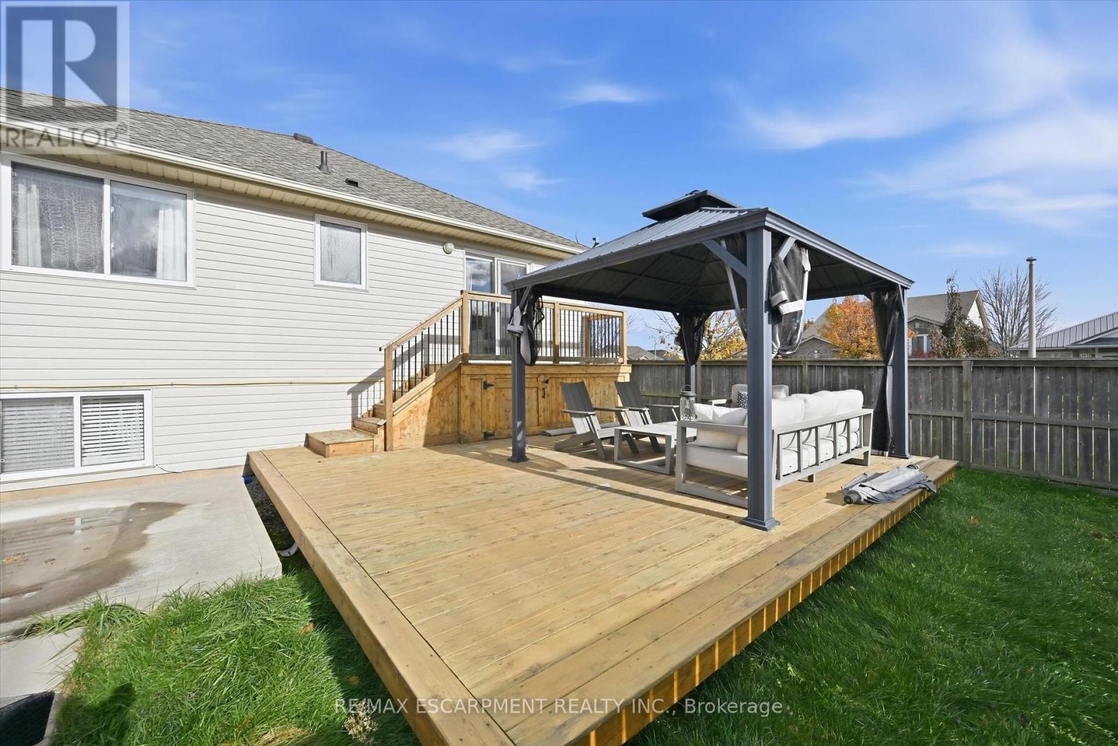 344 St. Lawrence Drive, Welland, Ontario  L3C 7H7 - Photo 34 - X12554148