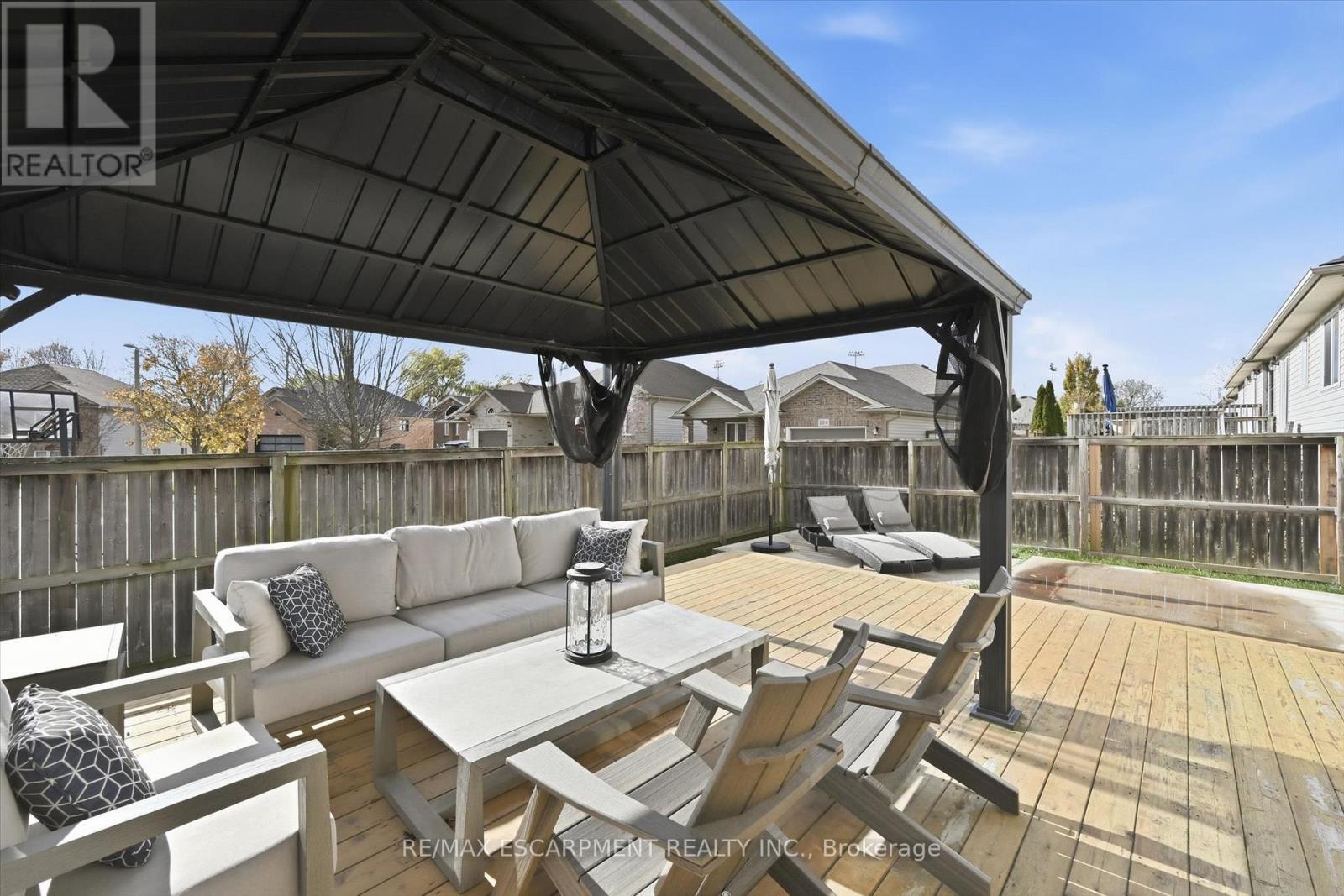 344 St. Lawrence Drive, Welland, Ontario  L3C 7H7 - Photo 37 - X12554148