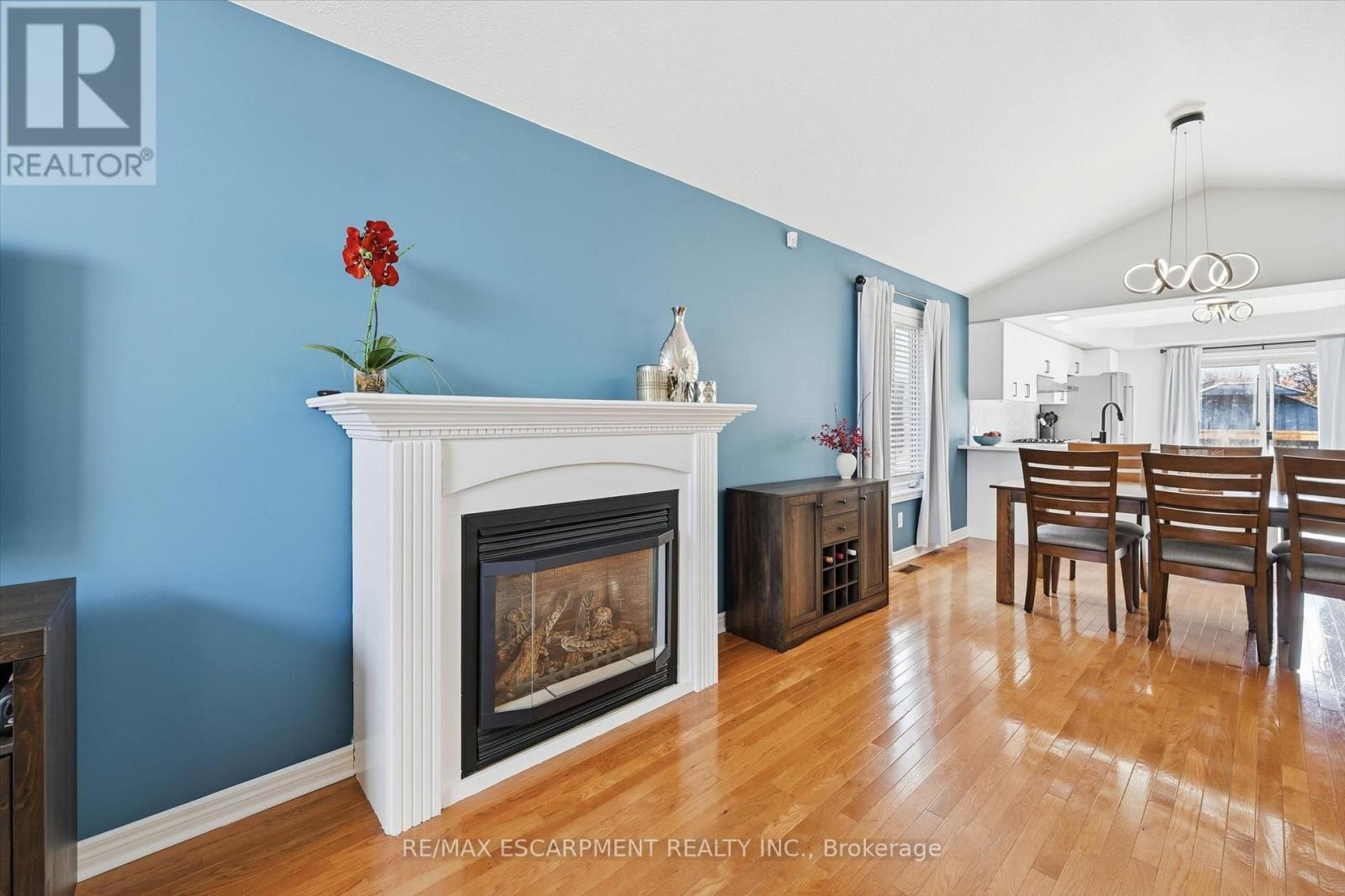 344 St. Lawrence Drive, Welland, Ontario  L3C 7H7 - Photo 8 - X12554148