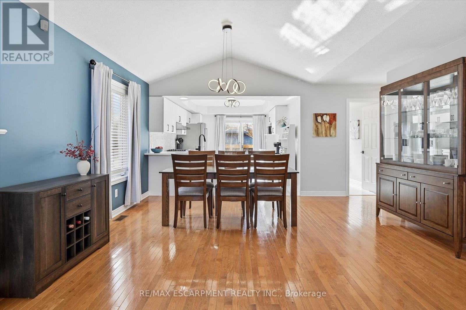 344 St. Lawrence Drive, Welland, Ontario  L3C 7H7 - Photo 9 - X12554148