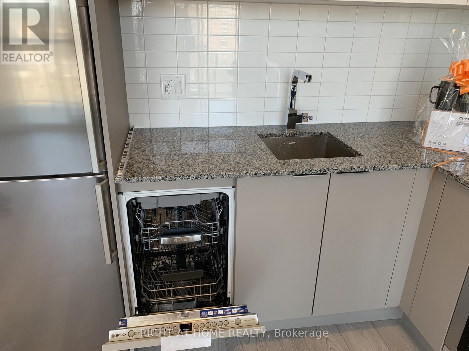 1104 - 120 Parliament Street, Toronto, Ontario  M5A 0N6 - Photo 5 - C12554186