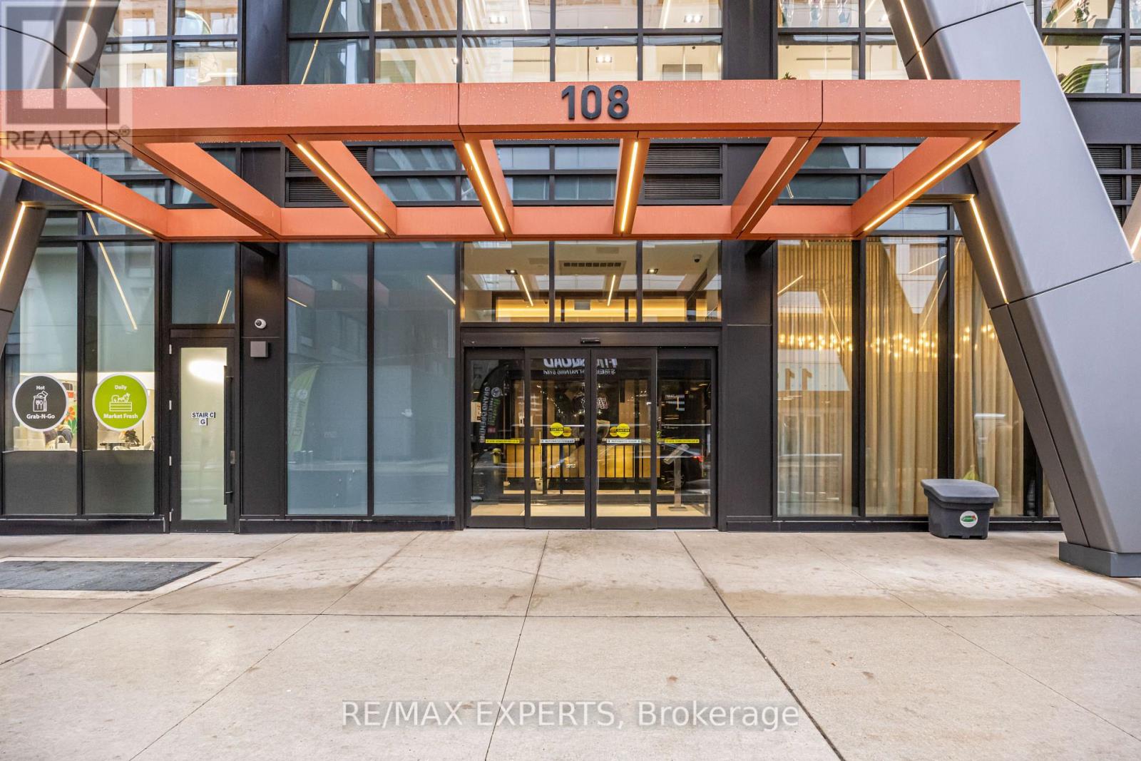 803 - 108 Peter Street, Toronto, Ontario  M5V 2G7 - Photo 2 - C12554230