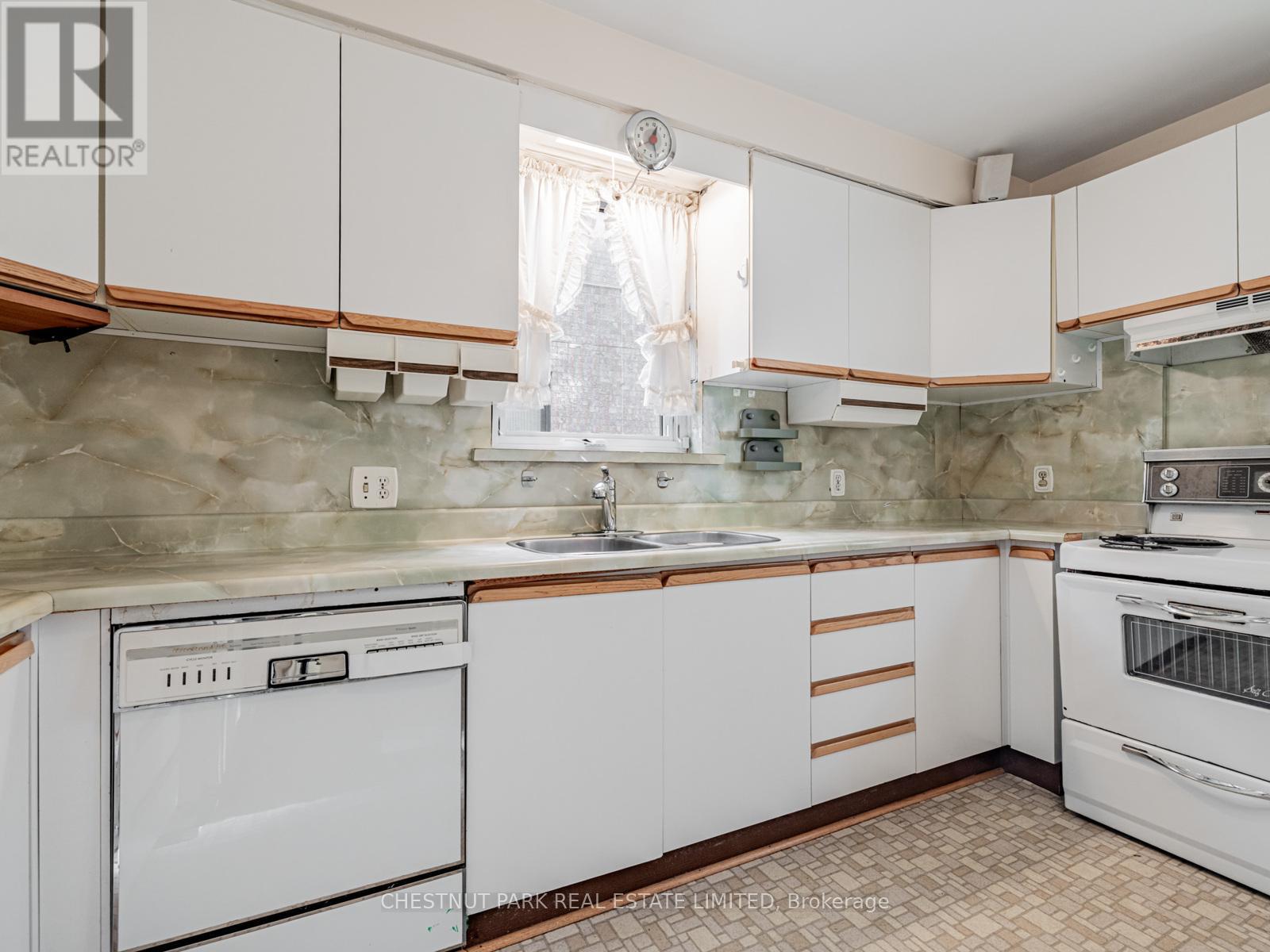 67 Viewmount Avenue, Toronto, Ontario  M6B 1T5 - Photo 12 - C12554410