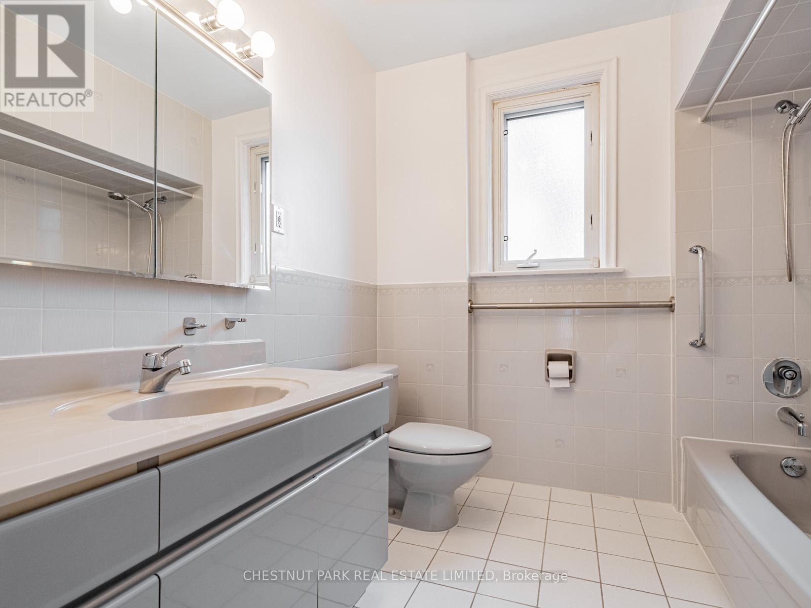 67 Viewmount Avenue, Toronto, Ontario  M6B 1T5 - Photo 18 - C12554410