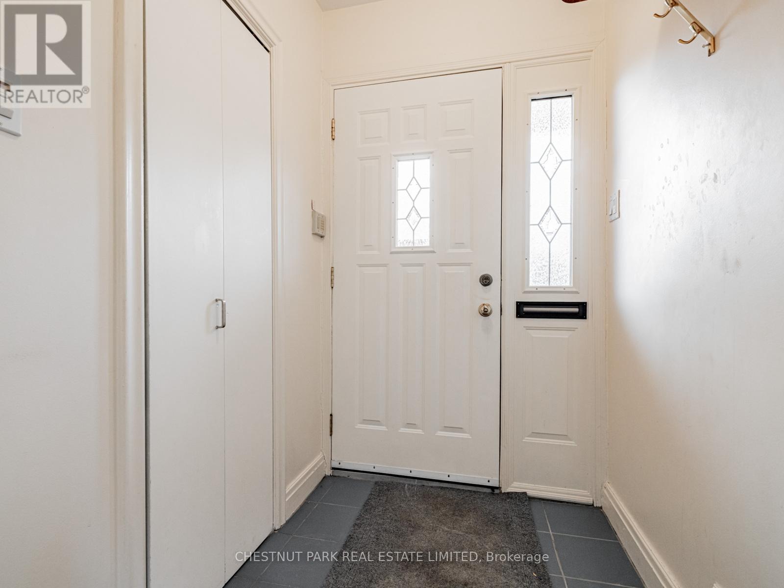 67 Viewmount Avenue, Toronto, Ontario  M6B 1T5 - Photo 3 - C12554410