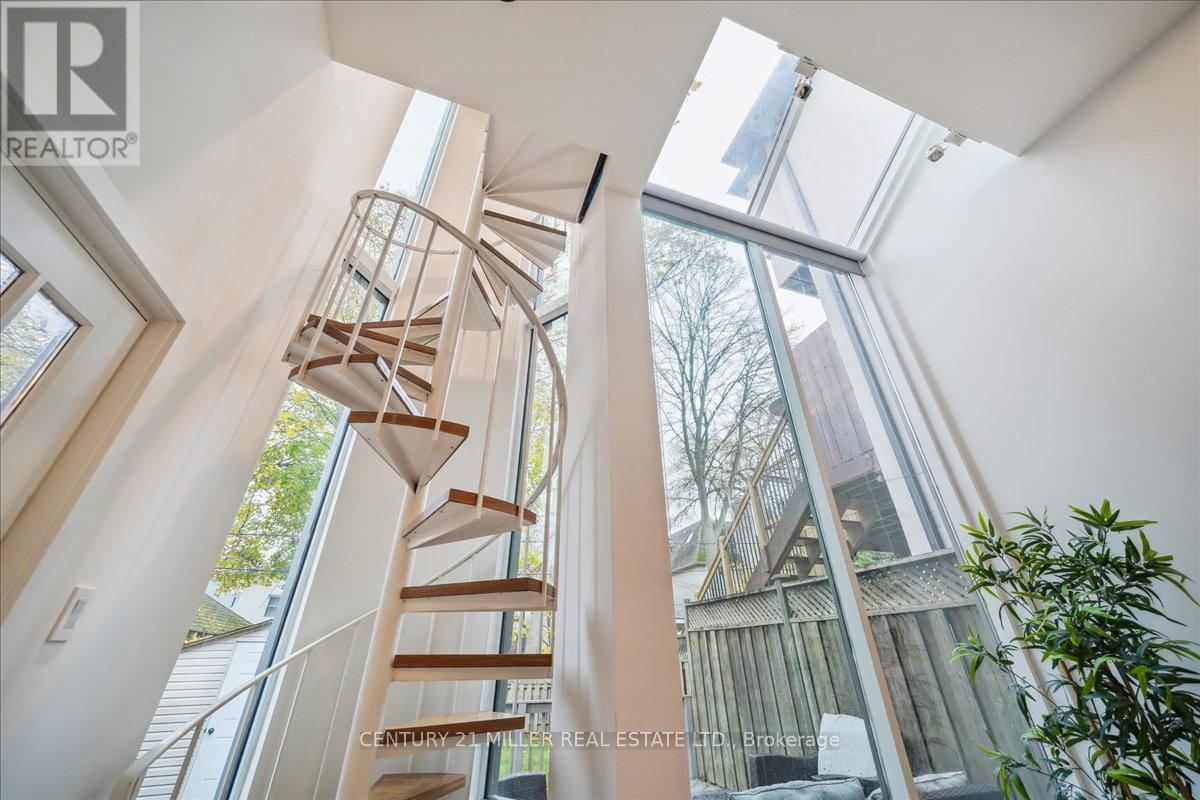 94 Castlewood Road, Toronto, Ontario  M5N 2L4 - Photo 15 - C12554444