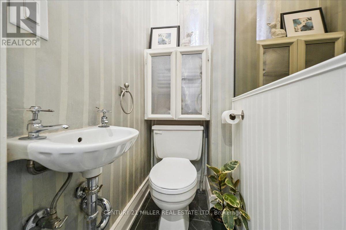 94 Castlewood Road, Toronto, Ontario  M5N 2L4 - Photo 16 - C12554444