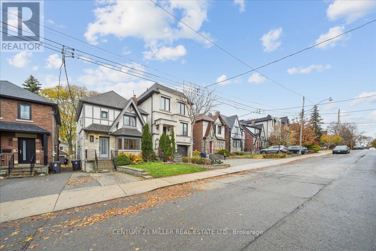 94 Castlewood Road, Toronto, Ontario  M5N 2L4 - Photo 3 - C12554444