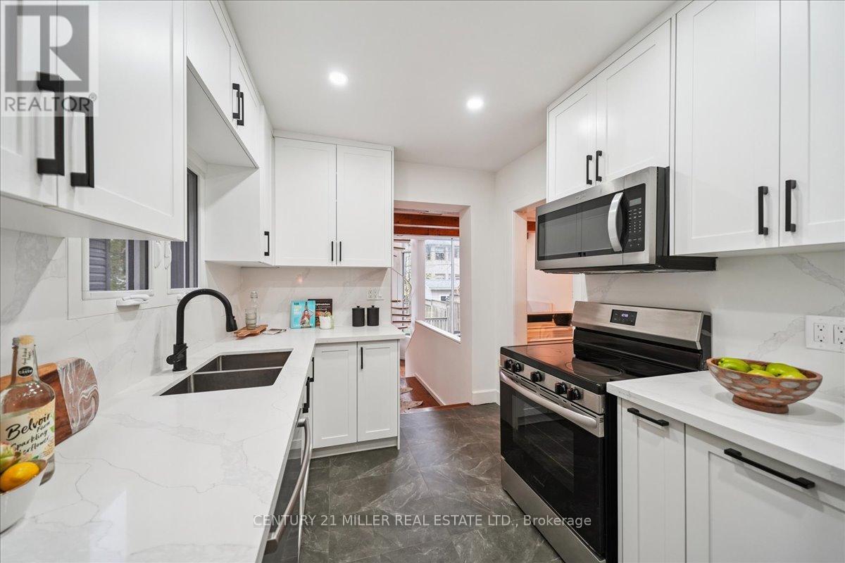 94 Castlewood Road, Toronto, Ontario  M5N 2L4 - Photo 8 - C12554444