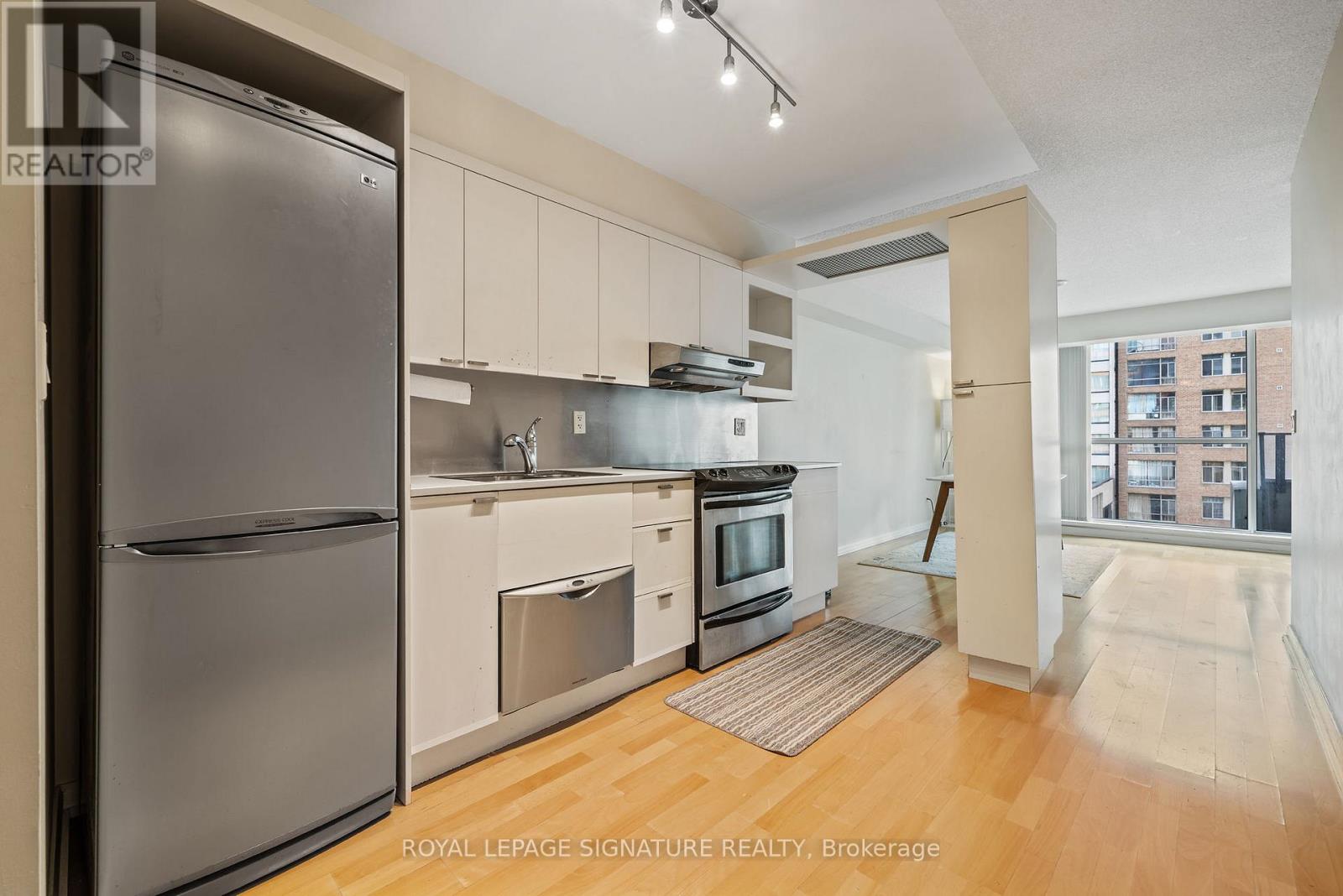 915 - 111 Elizabeth Street, Toronto, Ontario  M5G 1P7 - Photo 4 - C12554488