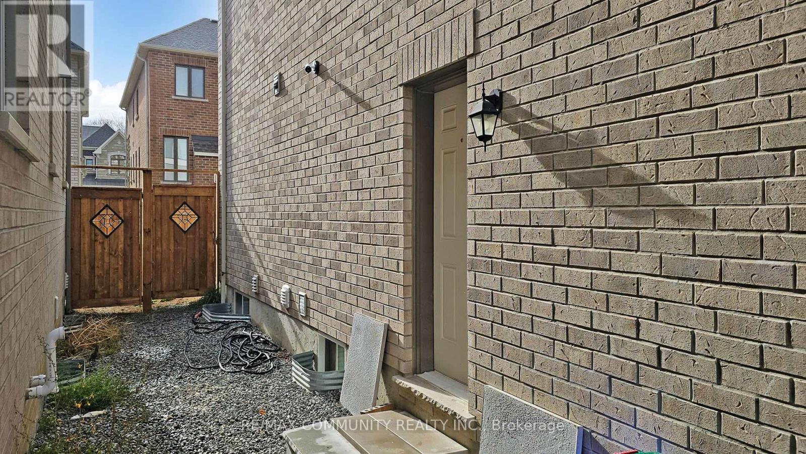 1580a Honey Locust Place, Pickering, Ontario  L1X 0P1 - Photo 34 - E12554432
