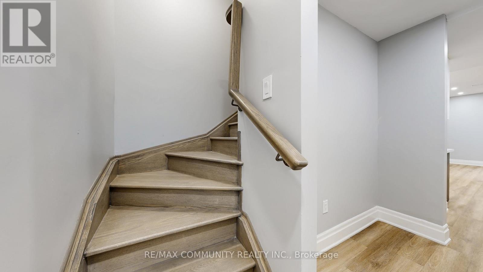 1580a Honey Locust Place, Pickering, Ontario  L1X 0P1 - Photo 4 - E12554432