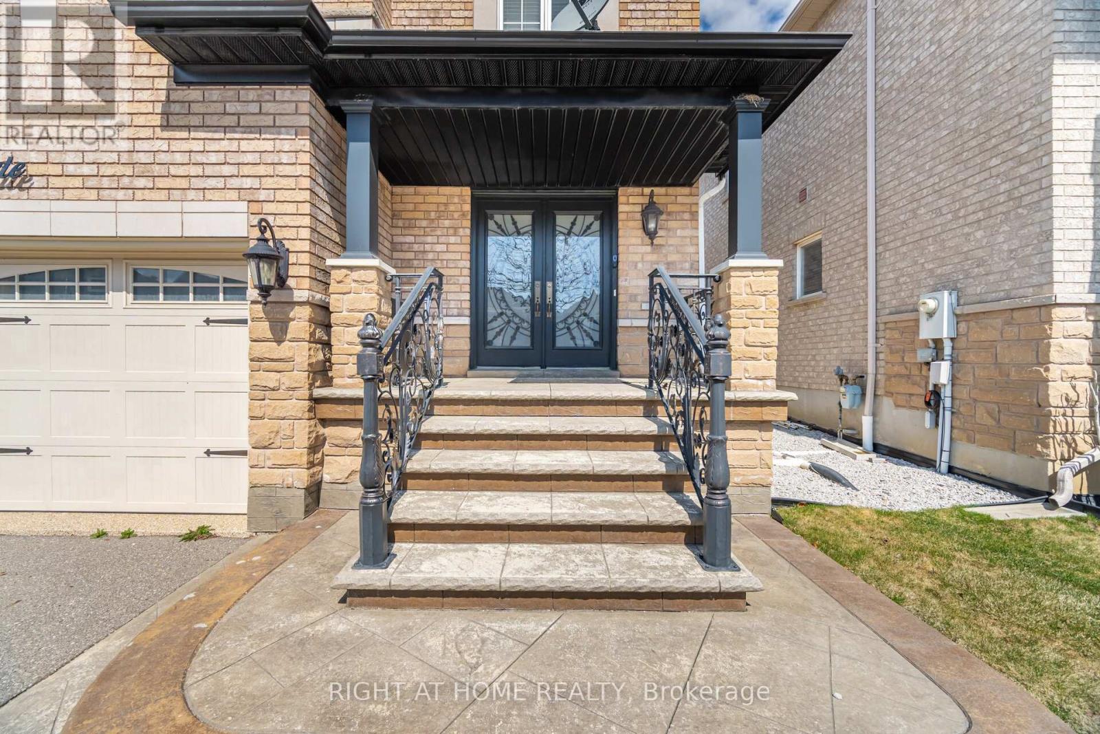 204 Lormel Gate, Vaughan, Ontario  L4H 0C9 - Photo 3 - N12384009
