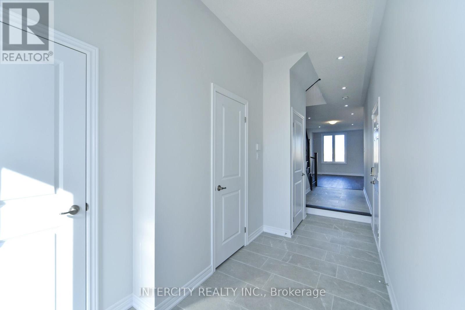 158 Mumbai Drive, Markham, Ontario  L3S 3K5 - Photo 5 - N12456530