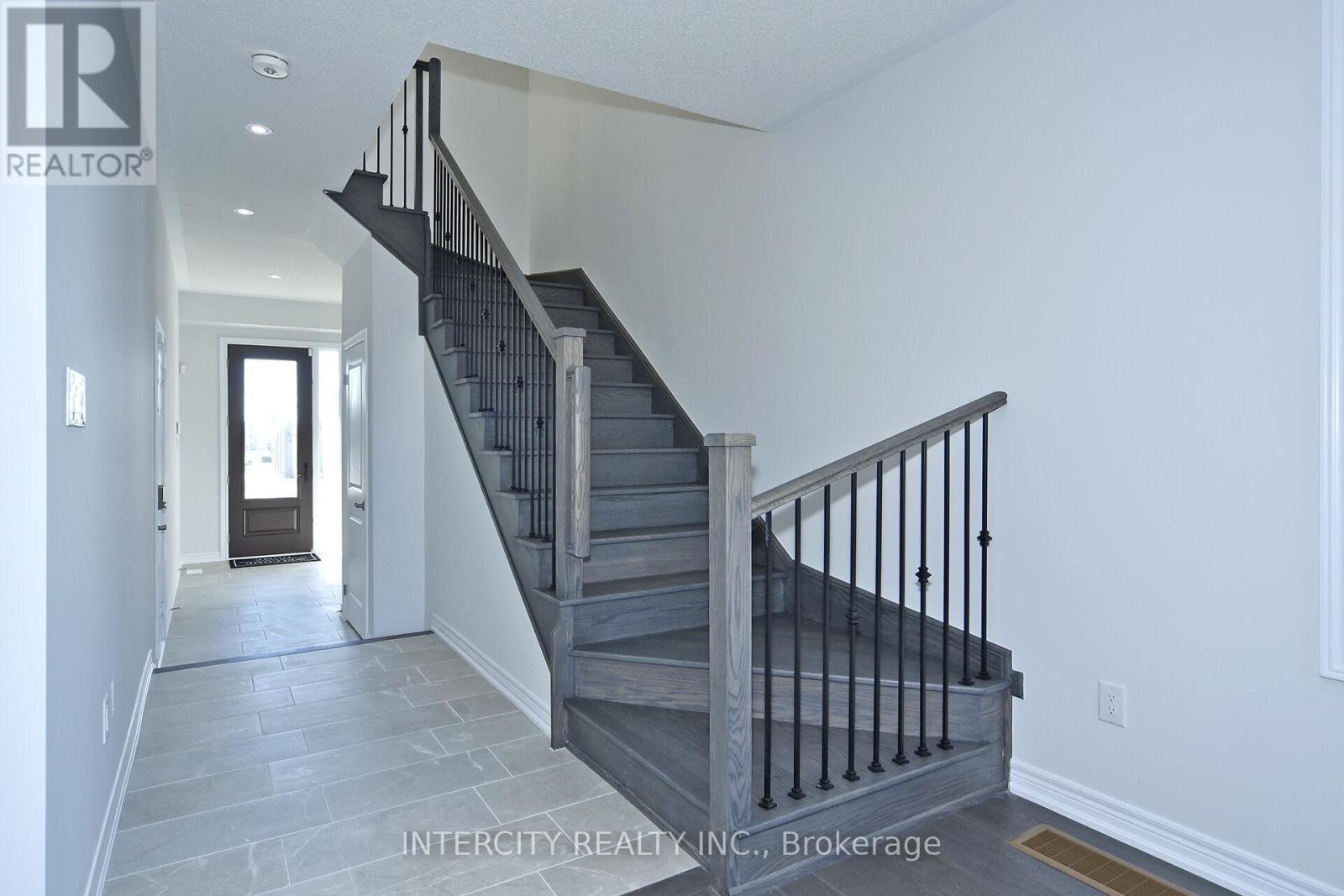 158 Mumbai Drive, Markham, Ontario  L3S 3K5 - Photo 7 - N12456530