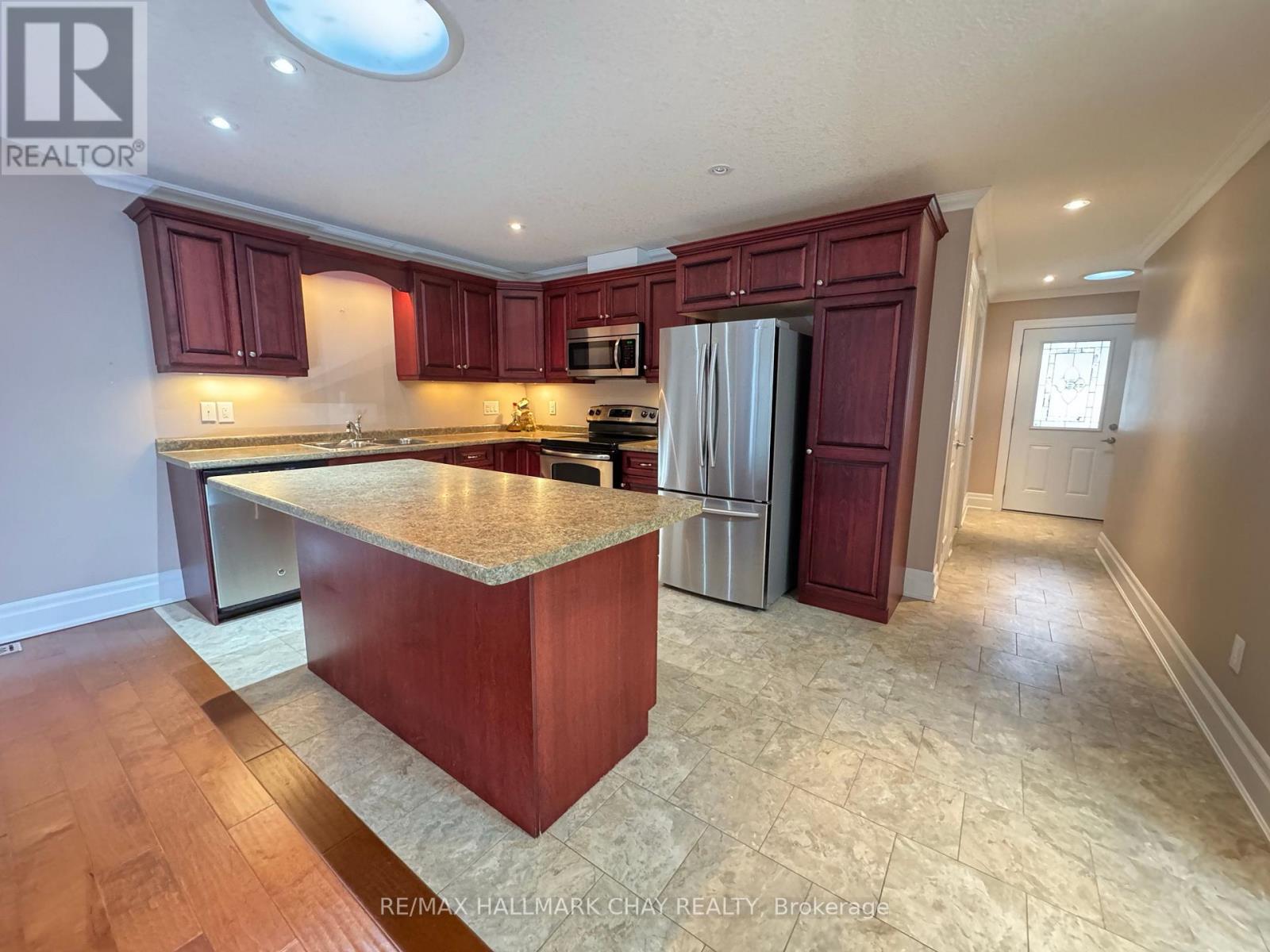 31 Garden Grove Crescent, Wasaga Beach, Ontario  L9Z 0E6 - Photo 5 - S12549226