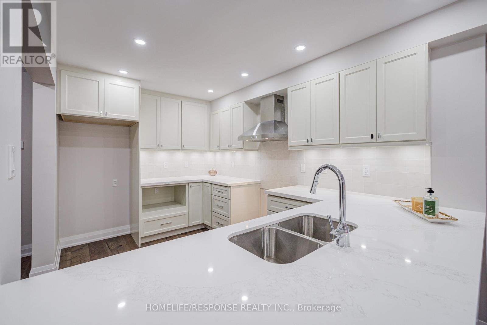 49 Kale Crescent, Vaughan, Ontario L6A 3R1 - Photo 12 - N12554188