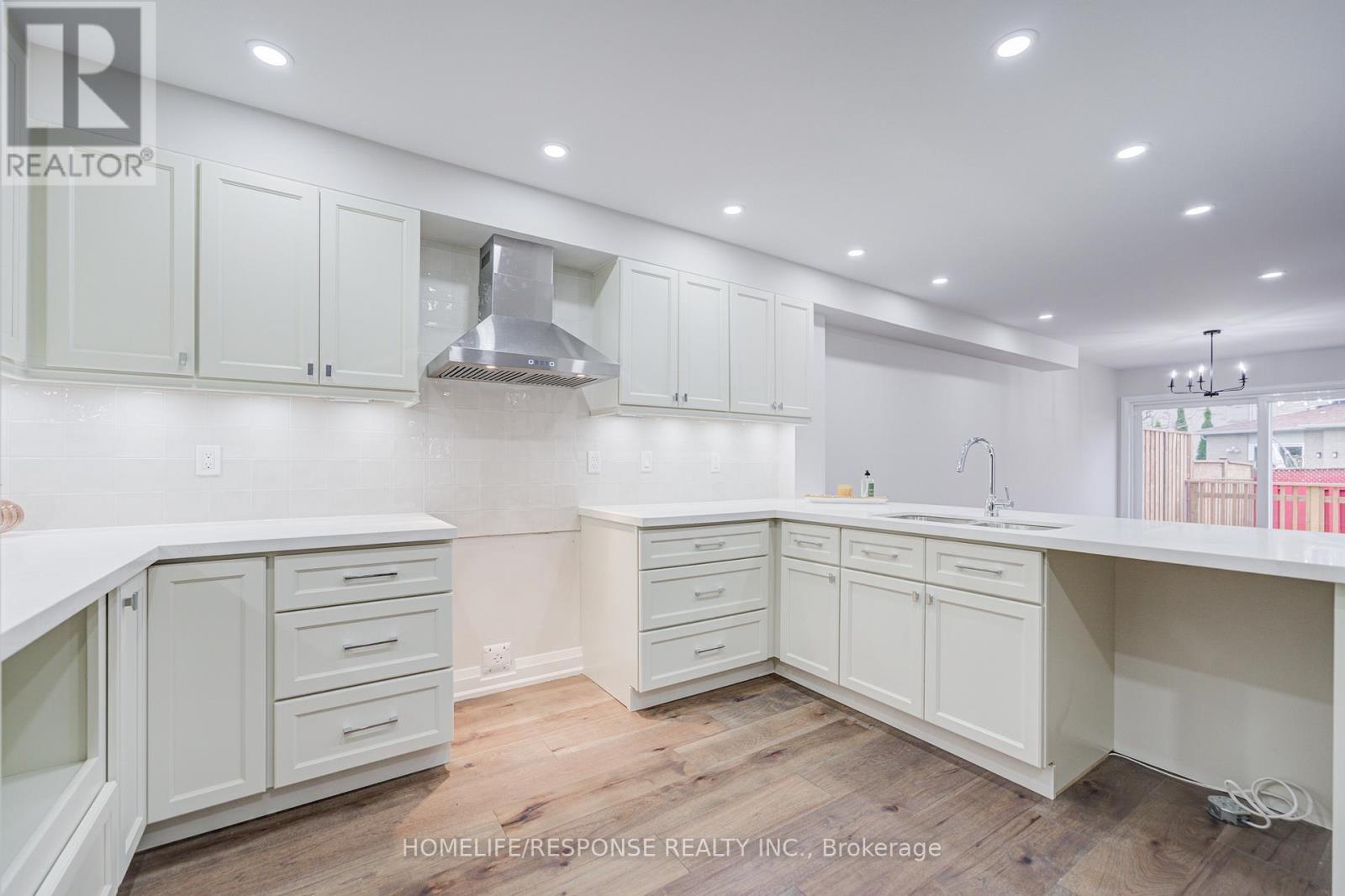 49 Kale Crescent, Vaughan, Ontario L6A 3R1 - Photo 9 - N12554188