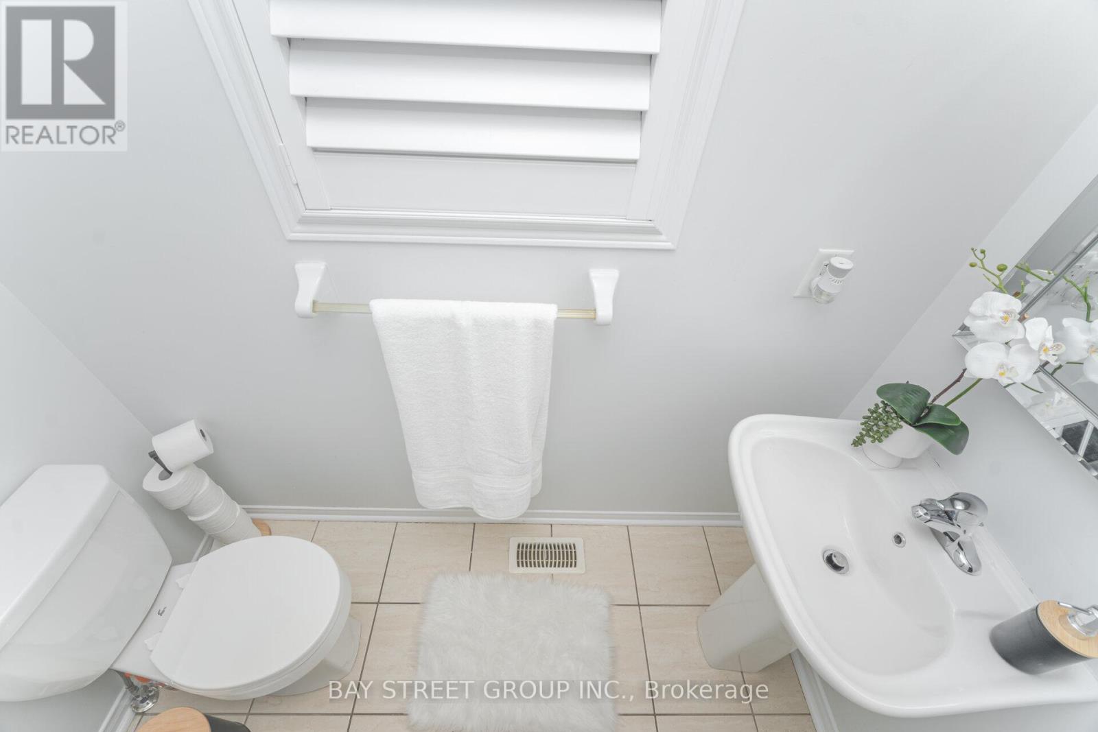 48 Acorn Lane, Bradford West Gwillimbury, Ontario  L3Z 0H6 - Photo 10 - N12554200