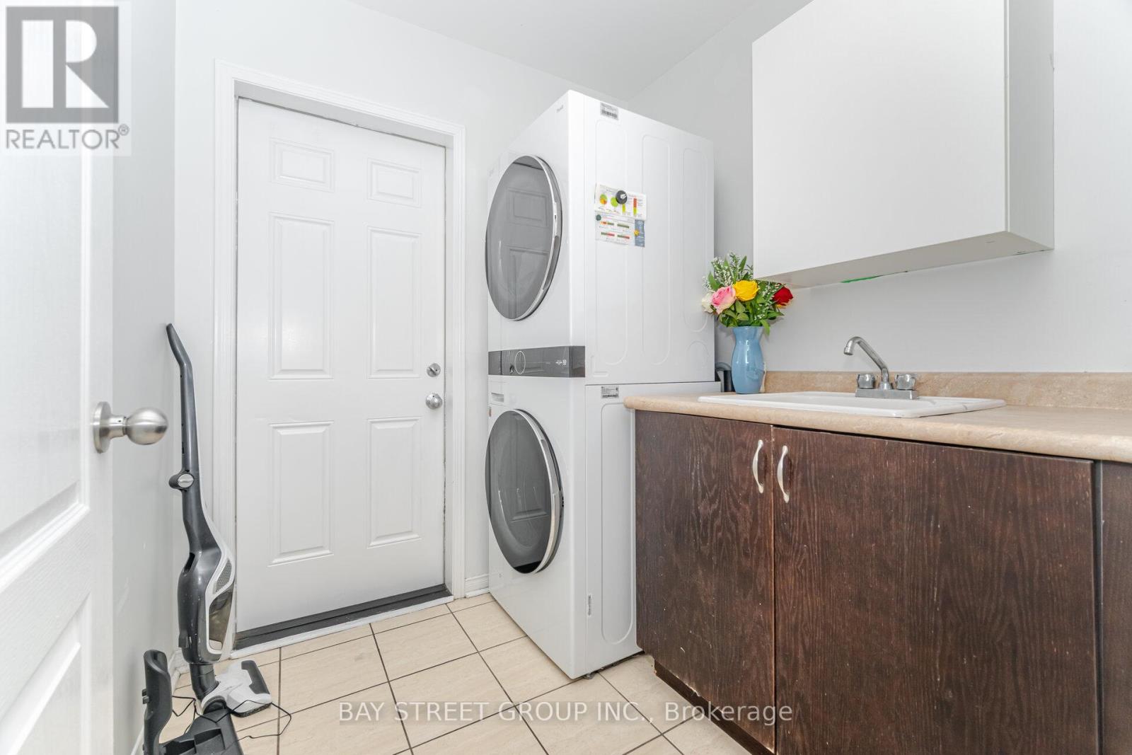 48 Acorn Lane, Bradford West Gwillimbury, Ontario  L3Z 0H6 - Photo 11 - N12554200