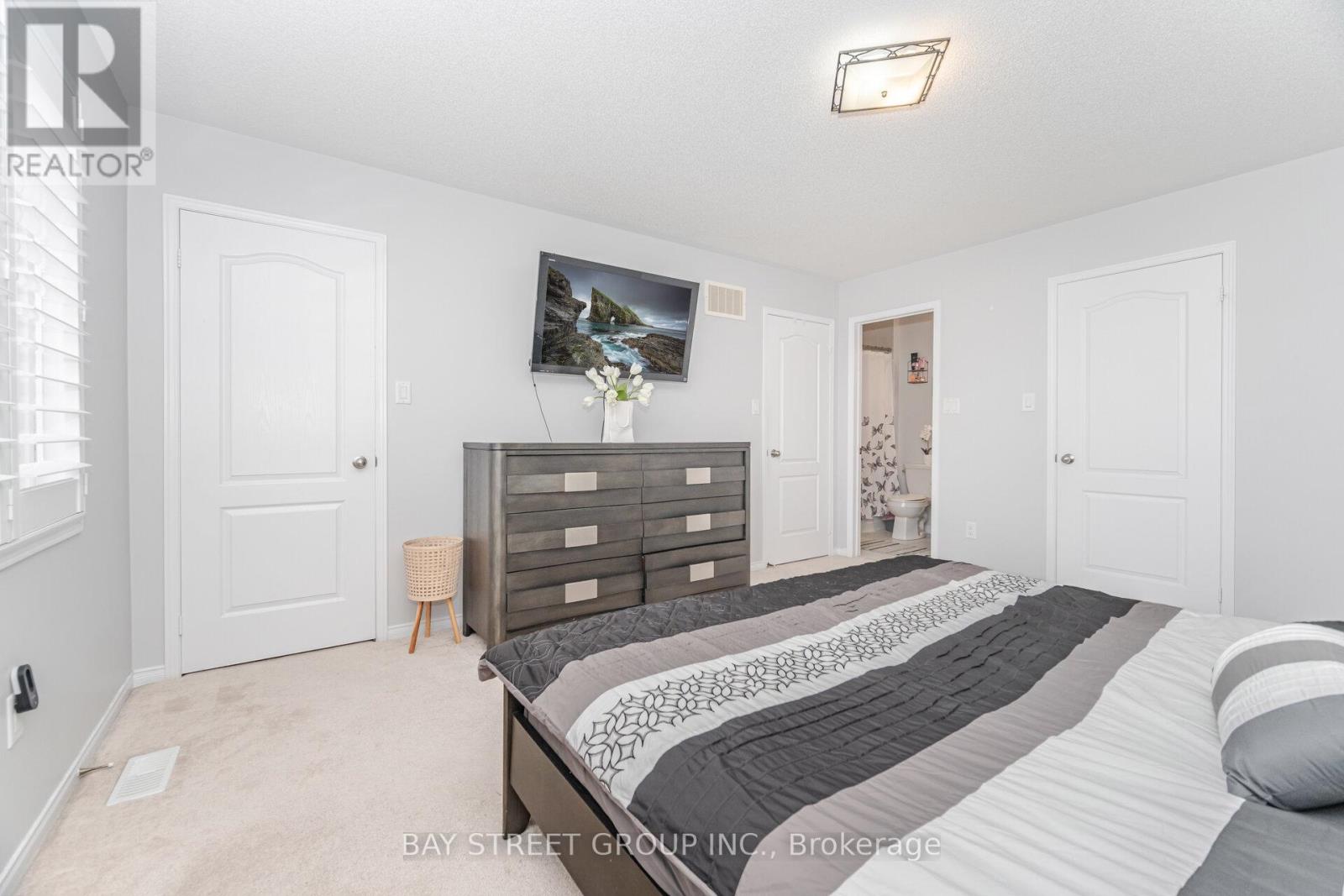 48 Acorn Lane, Bradford West Gwillimbury, Ontario  L3Z 0H6 - Photo 17 - N12554200