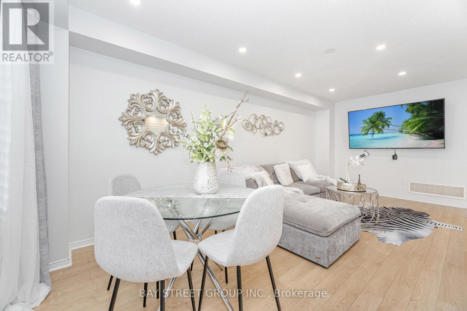 48 Acorn Lane, Bradford West Gwillimbury, Ontario  L3Z 0H6 - Photo 5 - N12554200