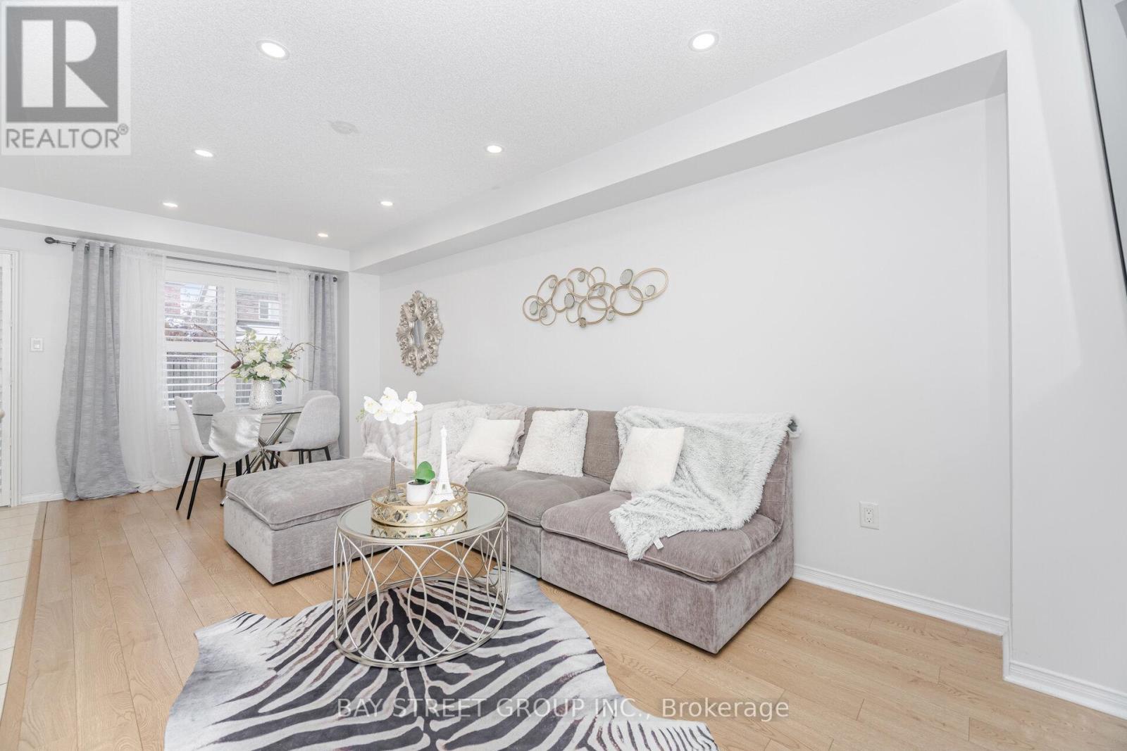 48 Acorn Lane, Bradford West Gwillimbury, Ontario  L3Z 0H6 - Photo 8 - N12554200