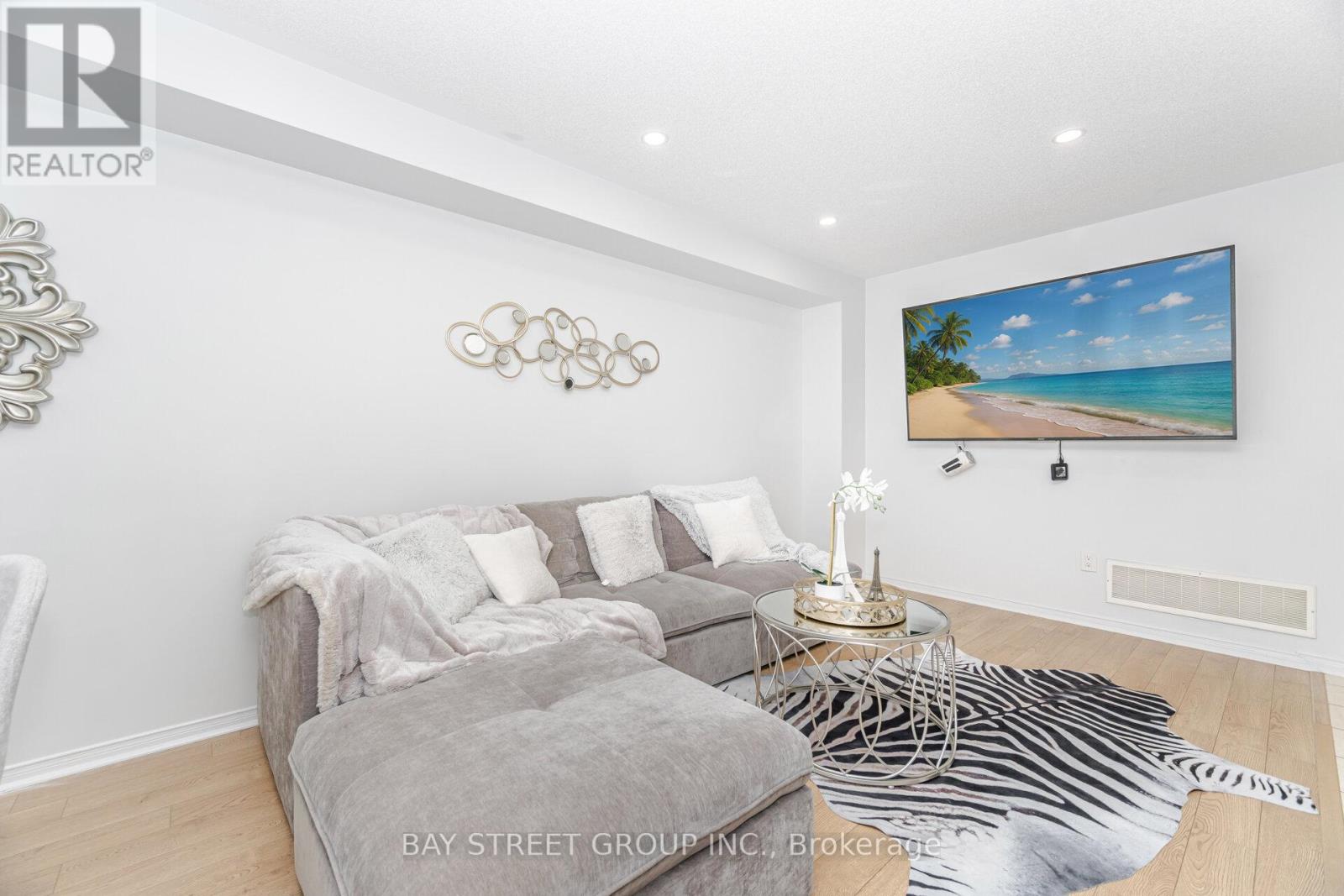 48 Acorn Lane, Bradford West Gwillimbury, Ontario  L3Z 0H6 - Photo 9 - N12554200