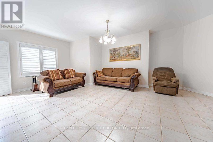 28 Rouge Bank Drive, Markham, Ontario  L3S 4C7 - Photo 11 - N12554208