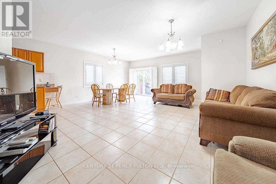 28 Rouge Bank Drive, Markham, Ontario  L3S 4C7 - Photo 12 - N12554208