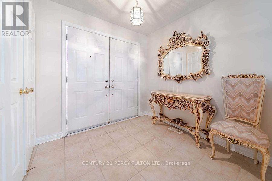 28 Rouge Bank Drive, Markham, Ontario  L3S 4C7 - Photo 2 - N12554208