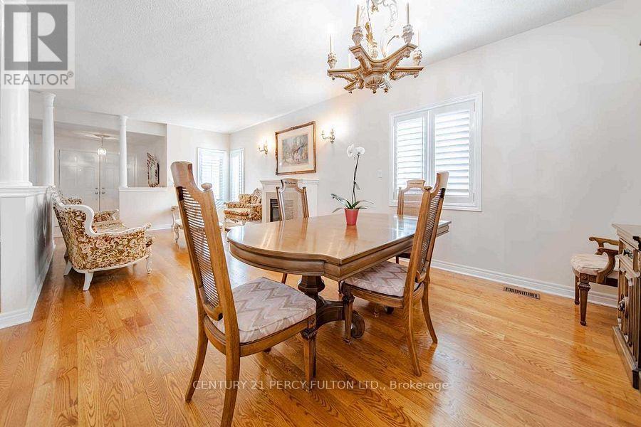 28 Rouge Bank Drive, Markham, Ontario  L3S 4C7 - Photo 4 - N12554208