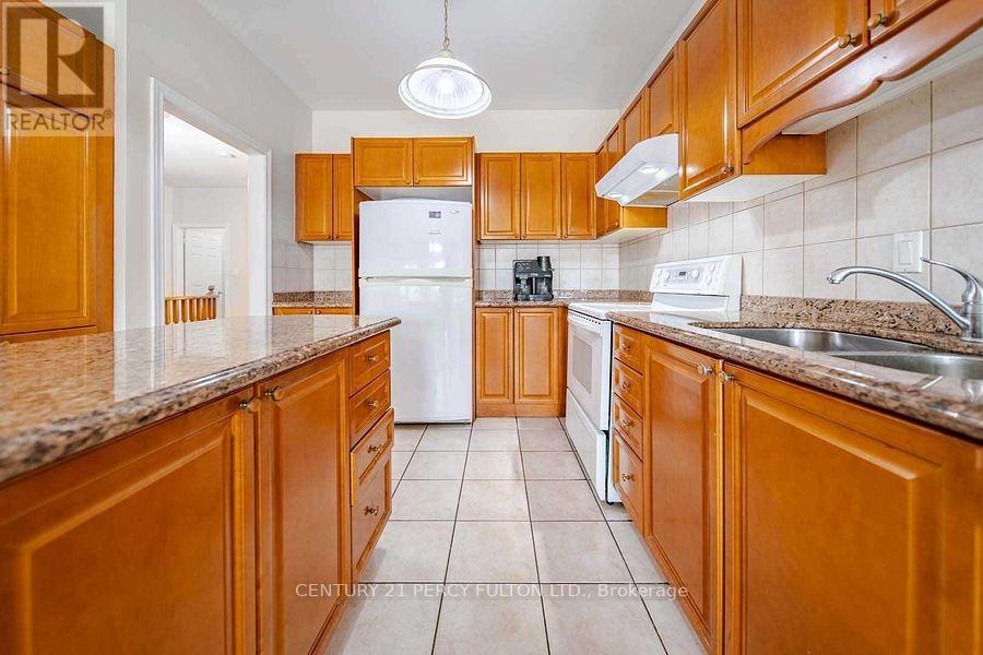 28 Rouge Bank Drive, Markham, Ontario  L3S 4C7 - Photo 7 - N12554208