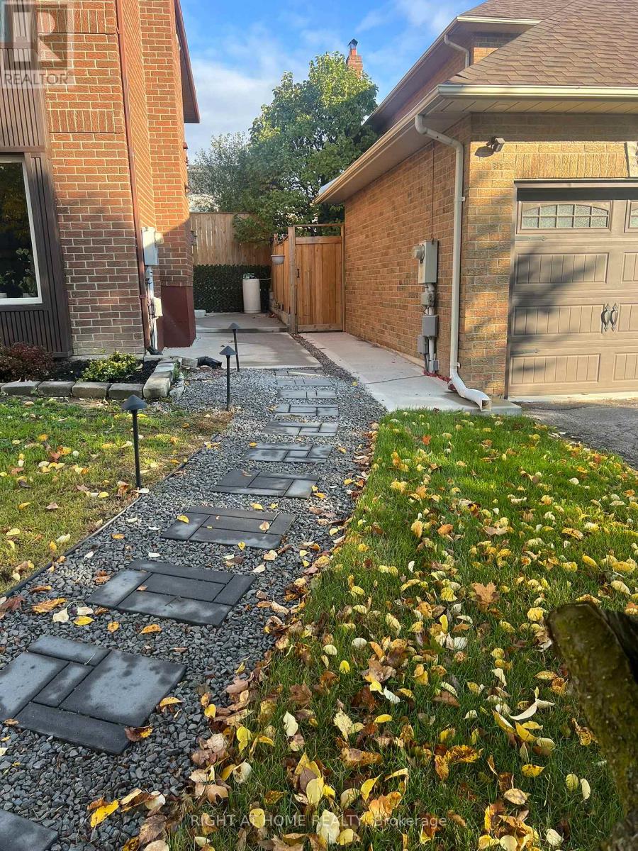 Lower - 34 Timberline Trail, Aurora, Ontario  L4G 6A5 - Photo 2 - N12554364