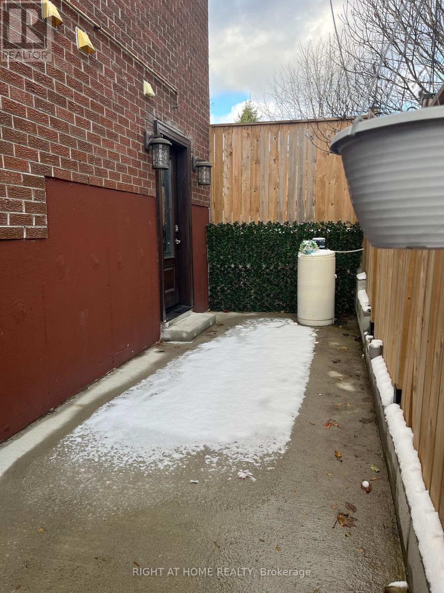 Lower - 34 Timberline Trail, Aurora, Ontario  L4G 6A5 - Photo 3 - N12554364