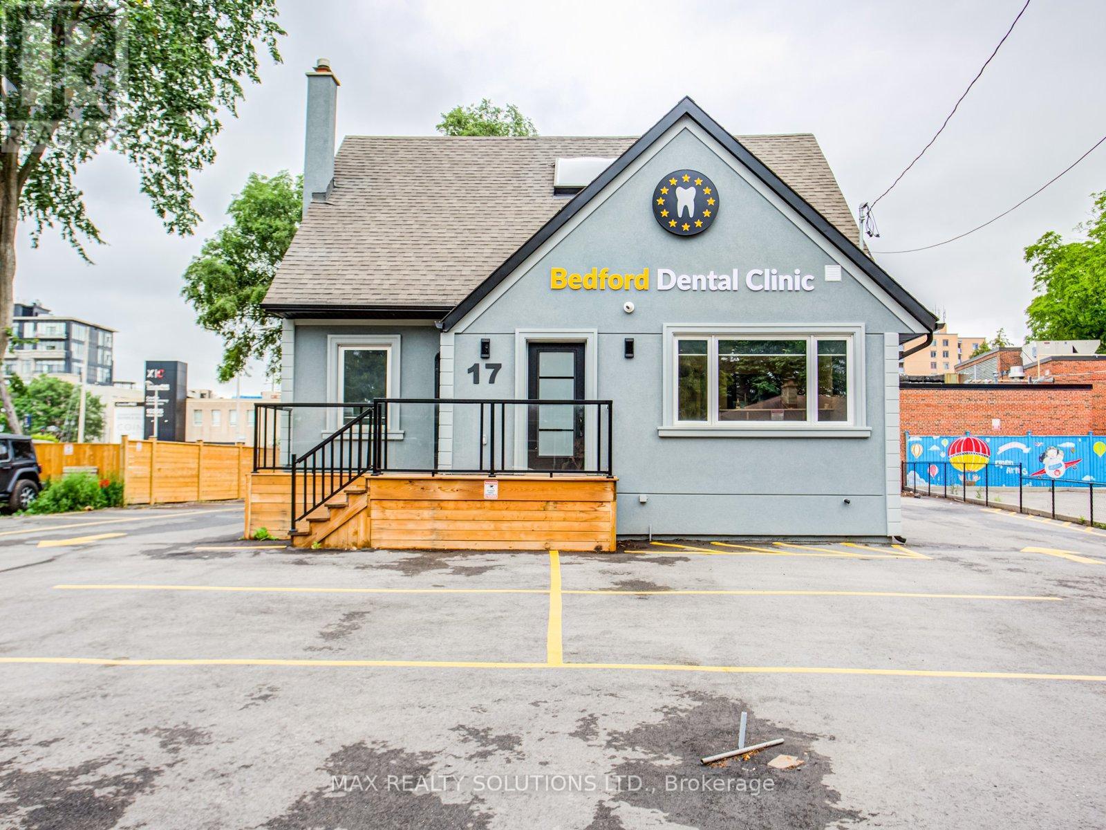 17 BEDFORD PARK AVENUE, Richmond Hill, Ontario