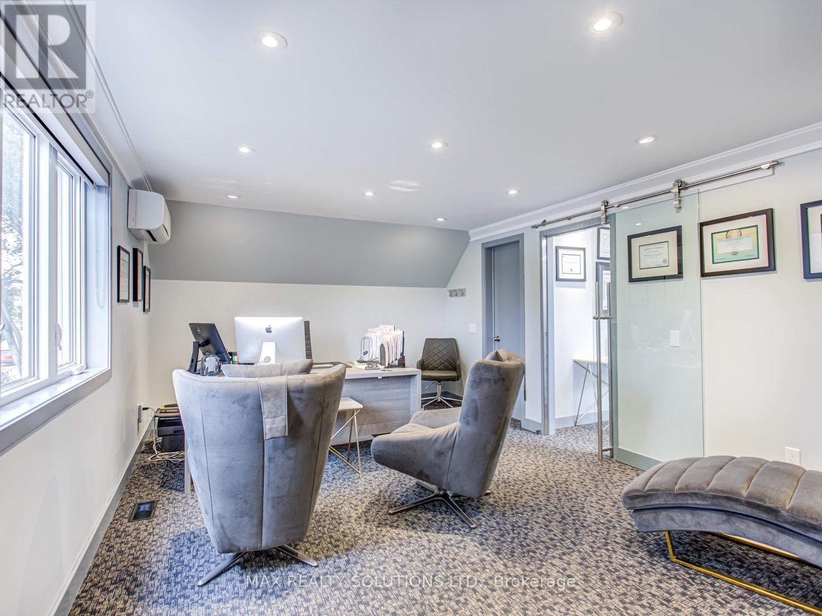 17 Bedford Park Avenue, Richmond Hill, Ontario  L4C 2N9 - Photo 17 - N12554380