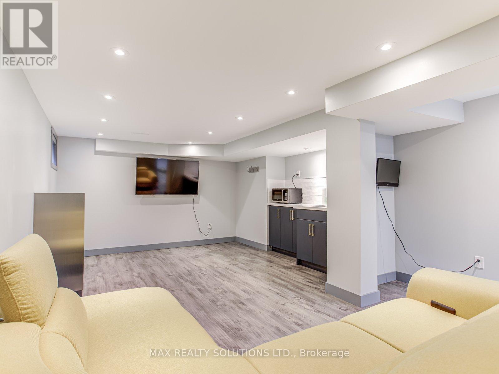 17 Bedford Park Avenue, Richmond Hill, Ontario  L4C 2N9 - Photo 19 - N12554380