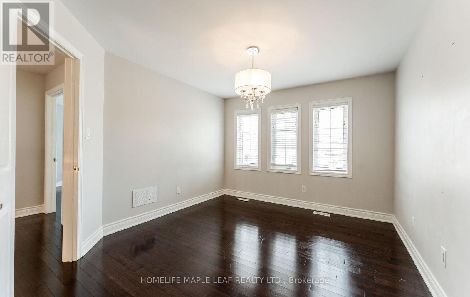 47 Stanton Avenue, Vaughan, Ontario L4H 0V5 - Photo 35 - N12554406