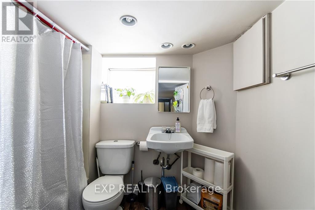 Main - 163 Wentworth Street N, Hamilton, Ontario  L8L 5V6 - Photo 15 - X12484550