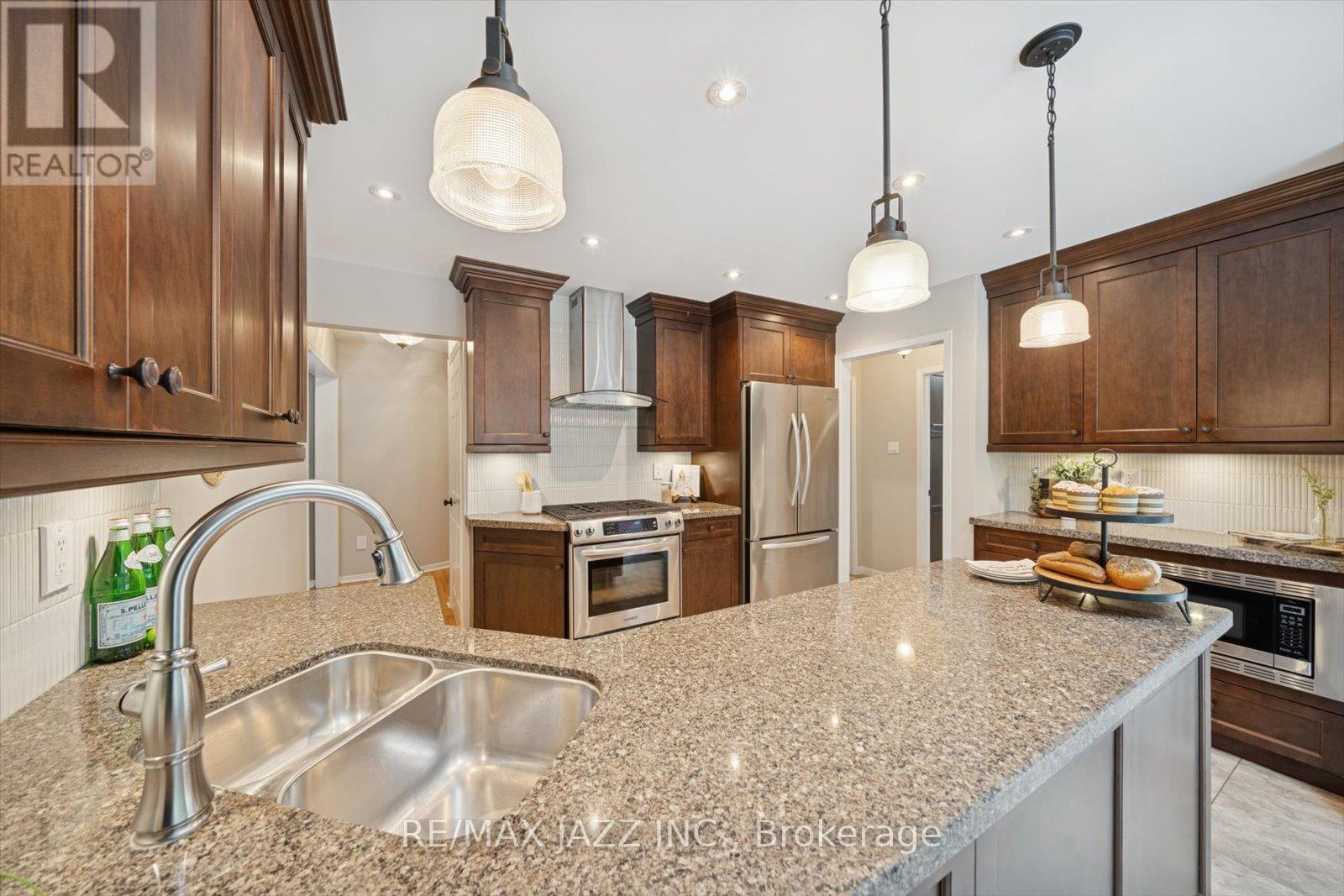 17 Kingswood Drive, Clarington, Ontario  L1E 1G4 - Photo 12 - E12554598