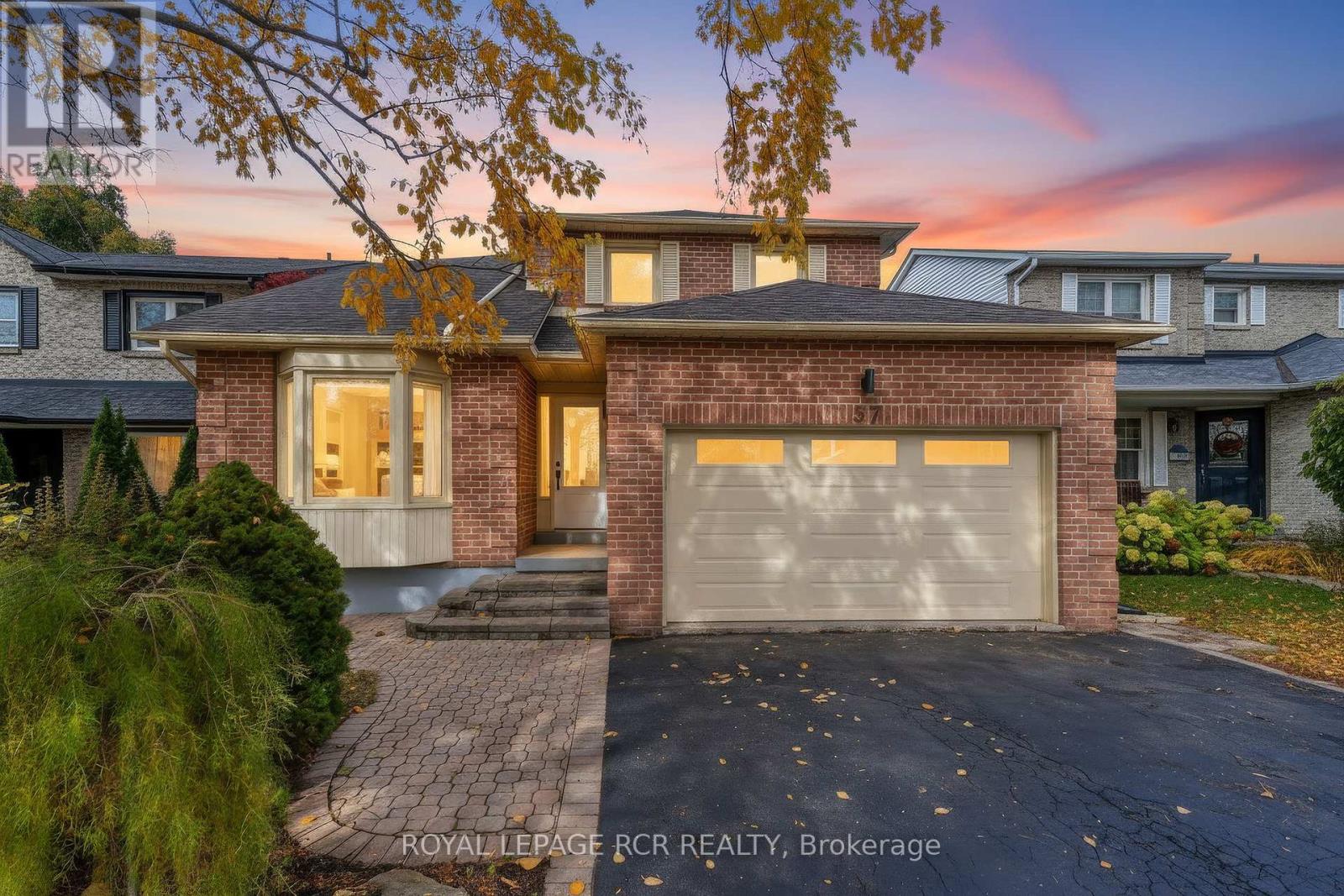 57 CLOSS SQUARE, Aurora, Ontario
