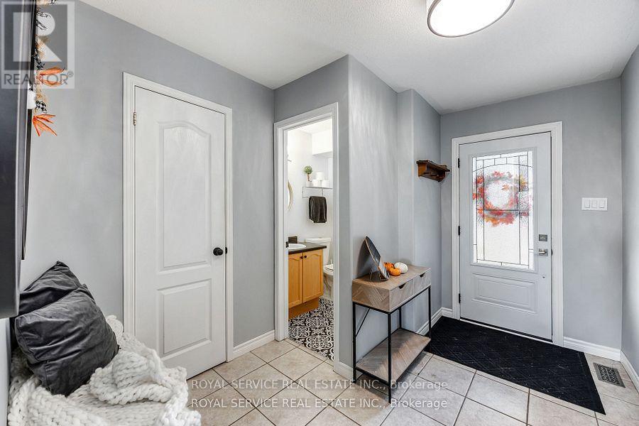 446 Abound Crescent, Peterborough, Ontario  K9J 8S2 - Photo 6 - X12554554