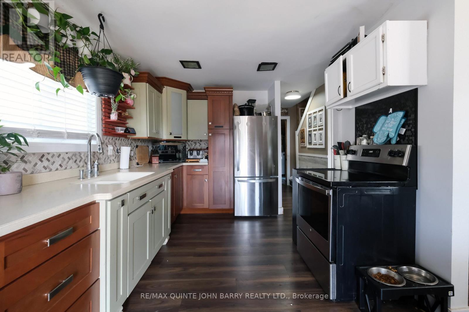 14 Harriet Street, Quinte West, Ontario  K8V 4L4 - Photo 5 - X12554562