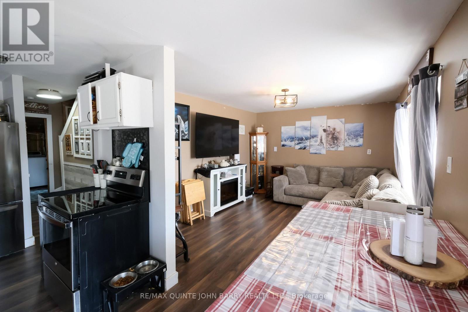 14 Harriet Street, Quinte West, Ontario  K8V 4L4 - Photo 7 - X12554562