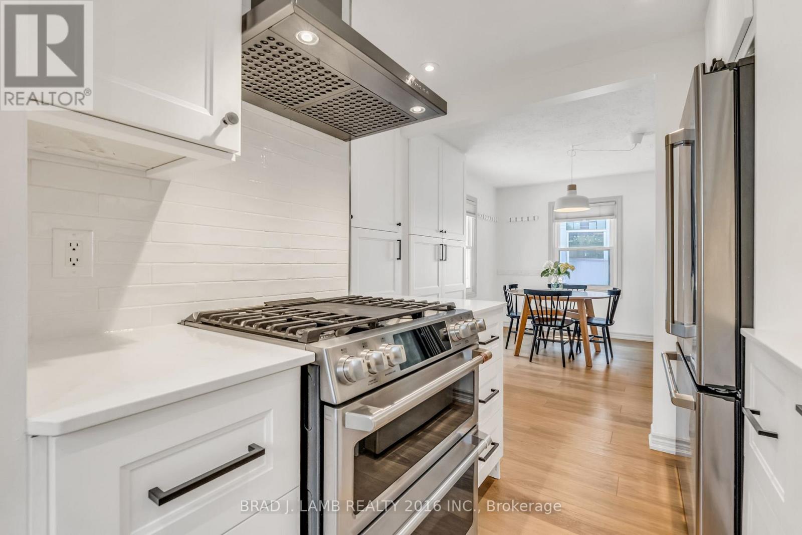 794 The Queensway, Toronto, Ontario  M8Z 1N5 - Photo 4 - W12554228