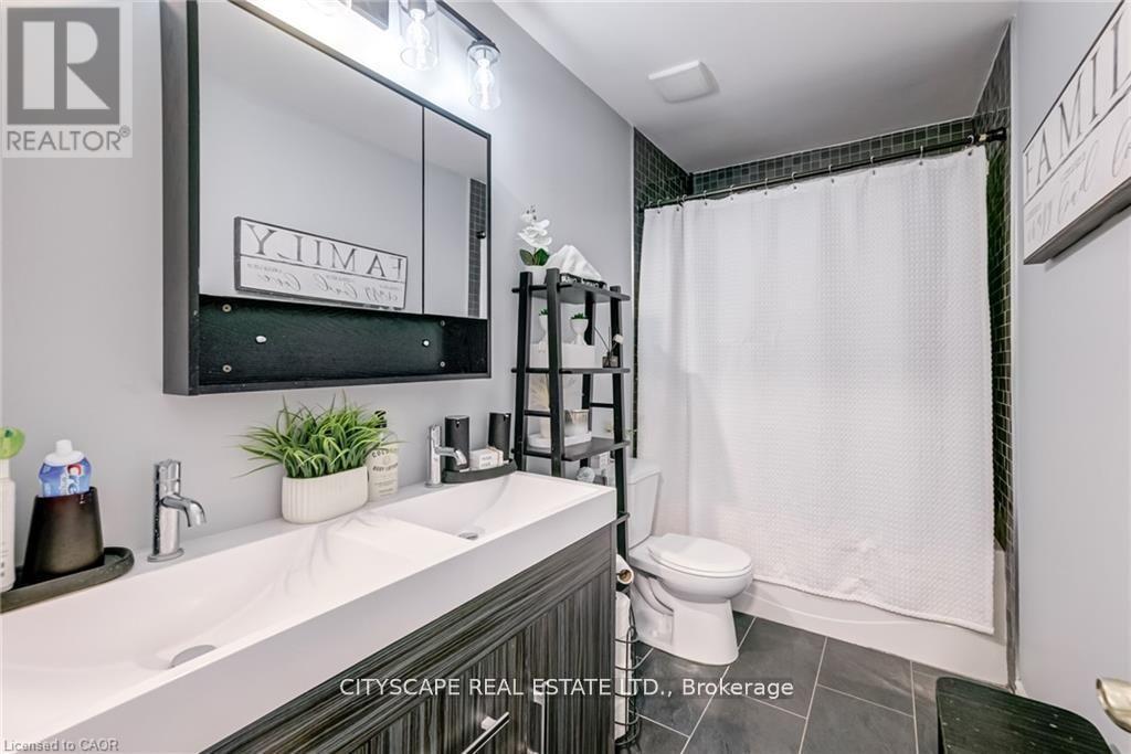 17 - 30 Heslop Road, Milton, Ontario  L9T 1B3 - Photo 17 - W12554246